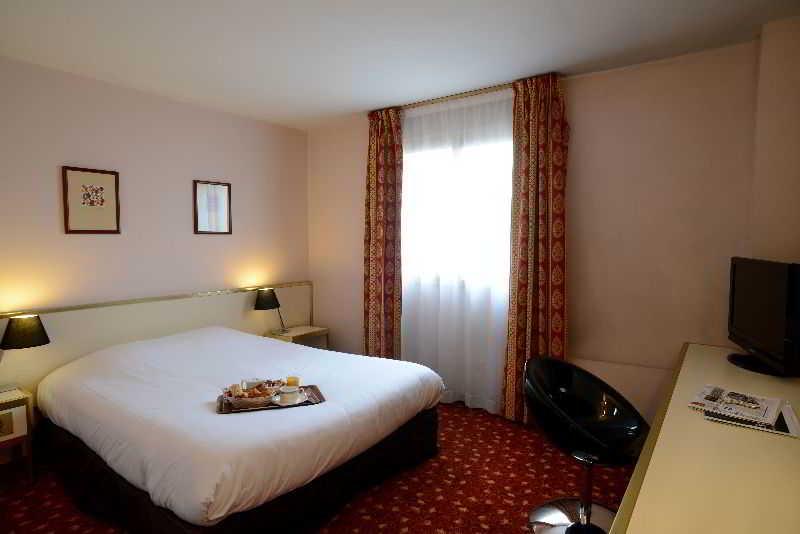 Hotel Le Cardinal Rueil Centre Room photo